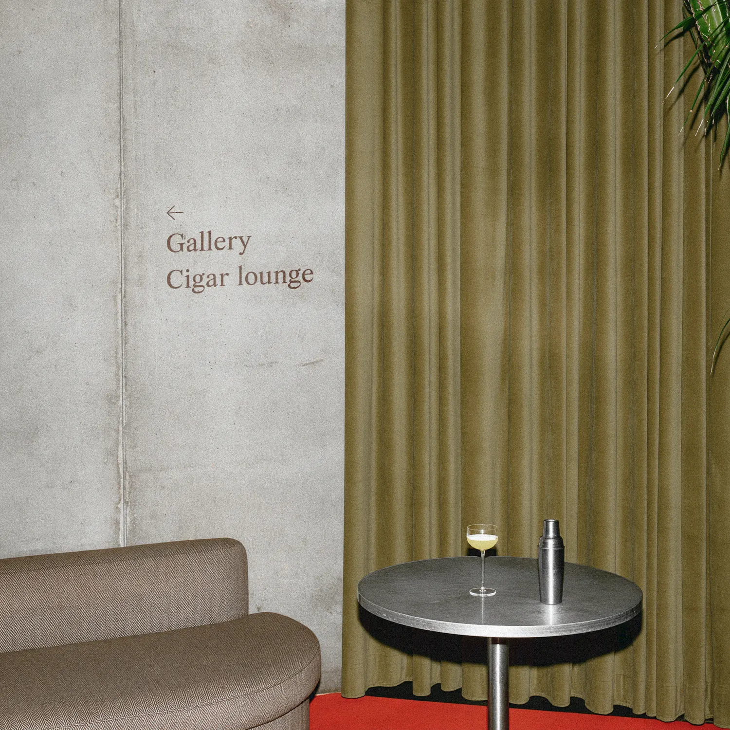 Gallery and Cigar lounge sign on a concrete wall